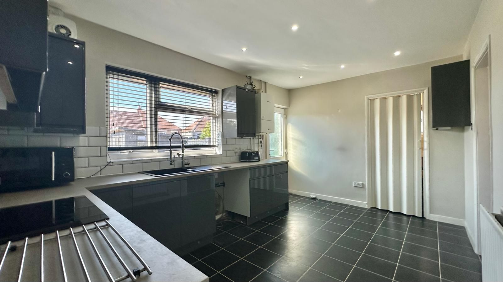 3 bedroom semi-detached house For Sale in Coventry - Photograph 4.