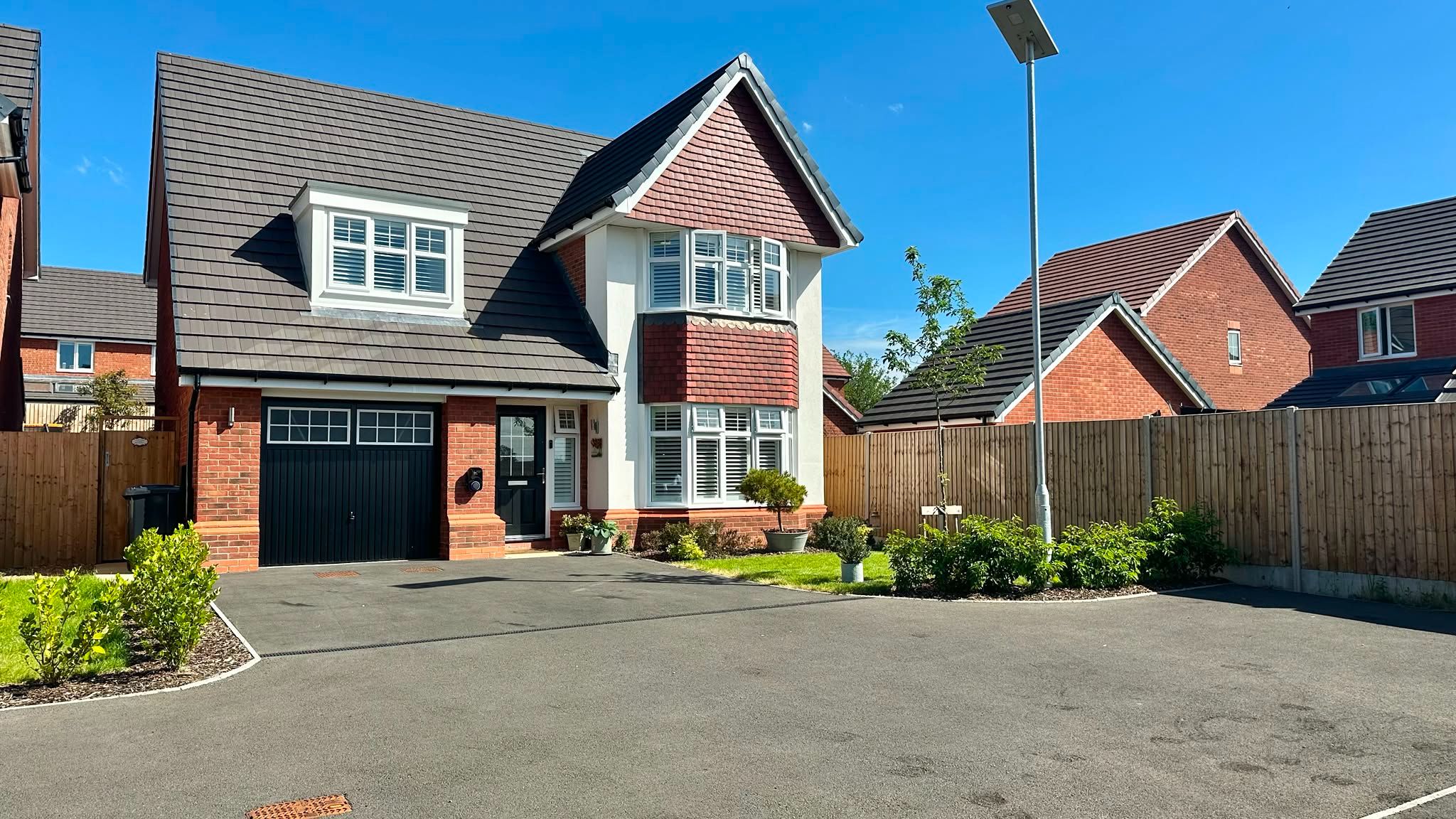 4 bedroom detached house For Sale in Hinckley - Photograph 1.