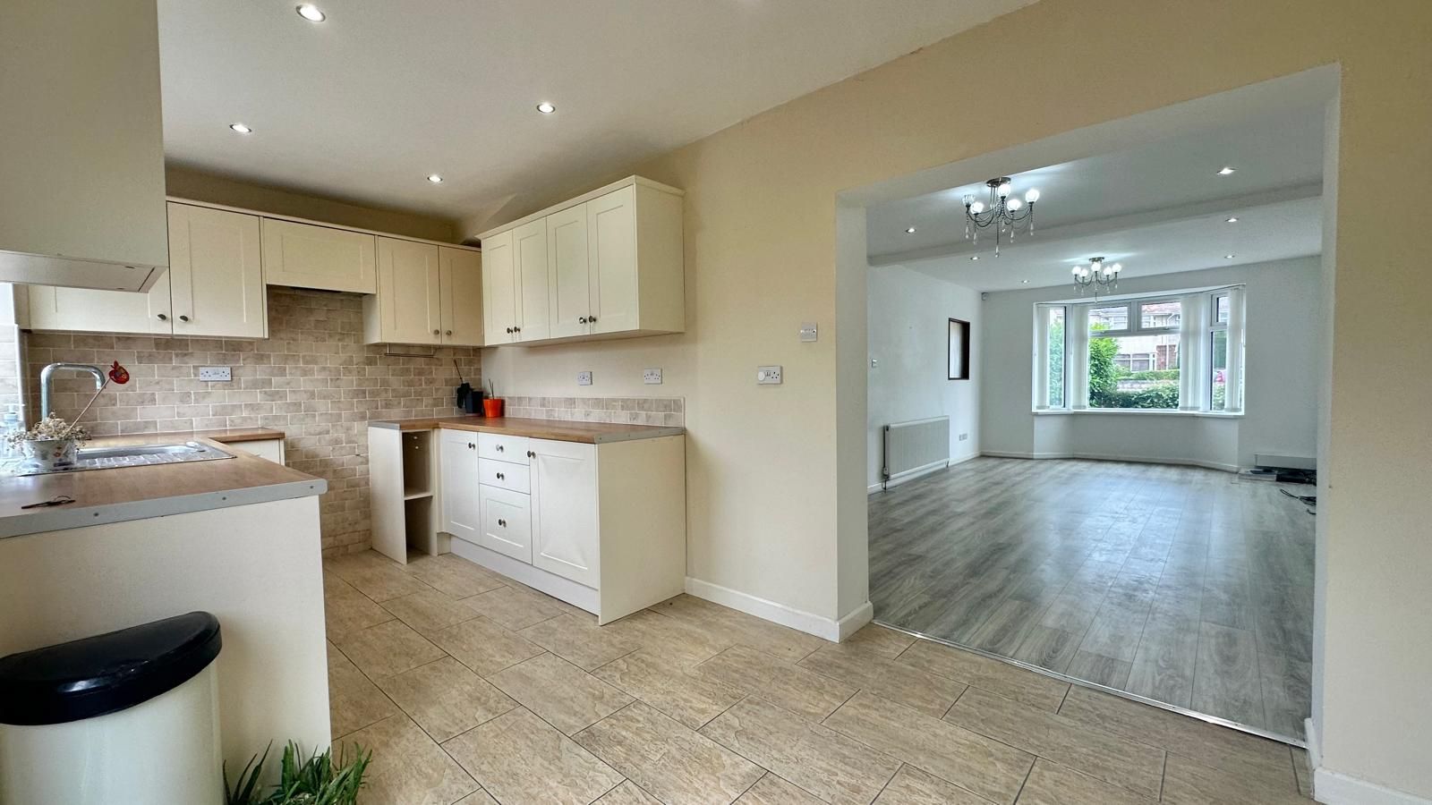 3 bedroom end terraced house For Sale in Coventry - Photograph 5.