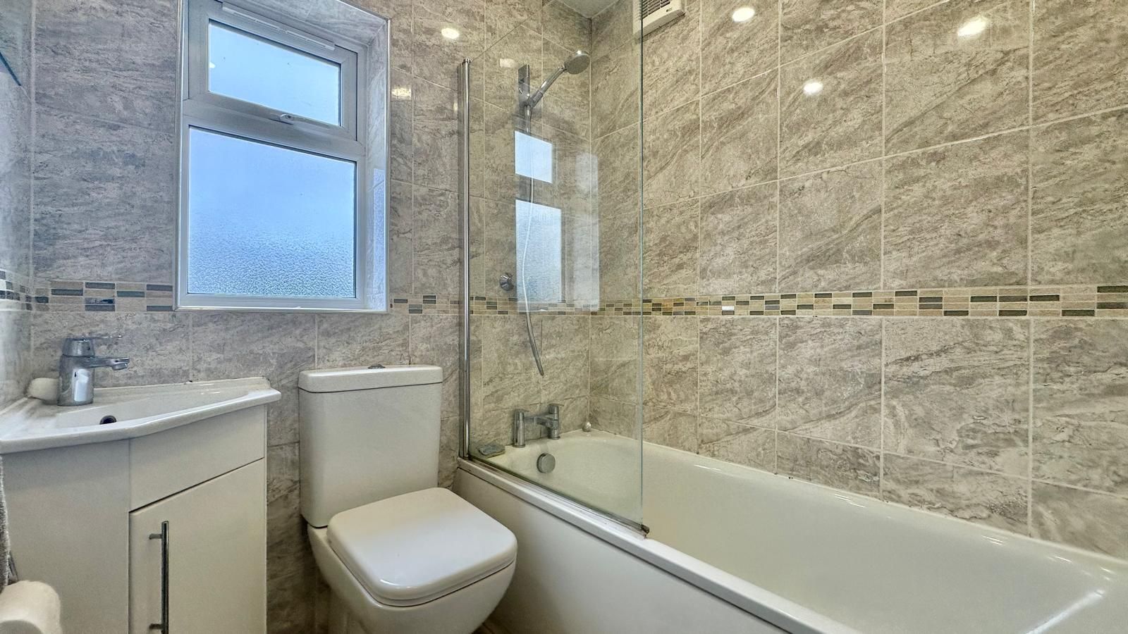 3 bedroom end terraced house For Sale in Coventry - Photograph 16.