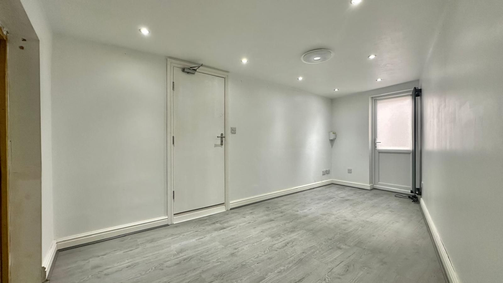 3 bedroom end terraced house For Sale in Coventry - Photograph 12.
