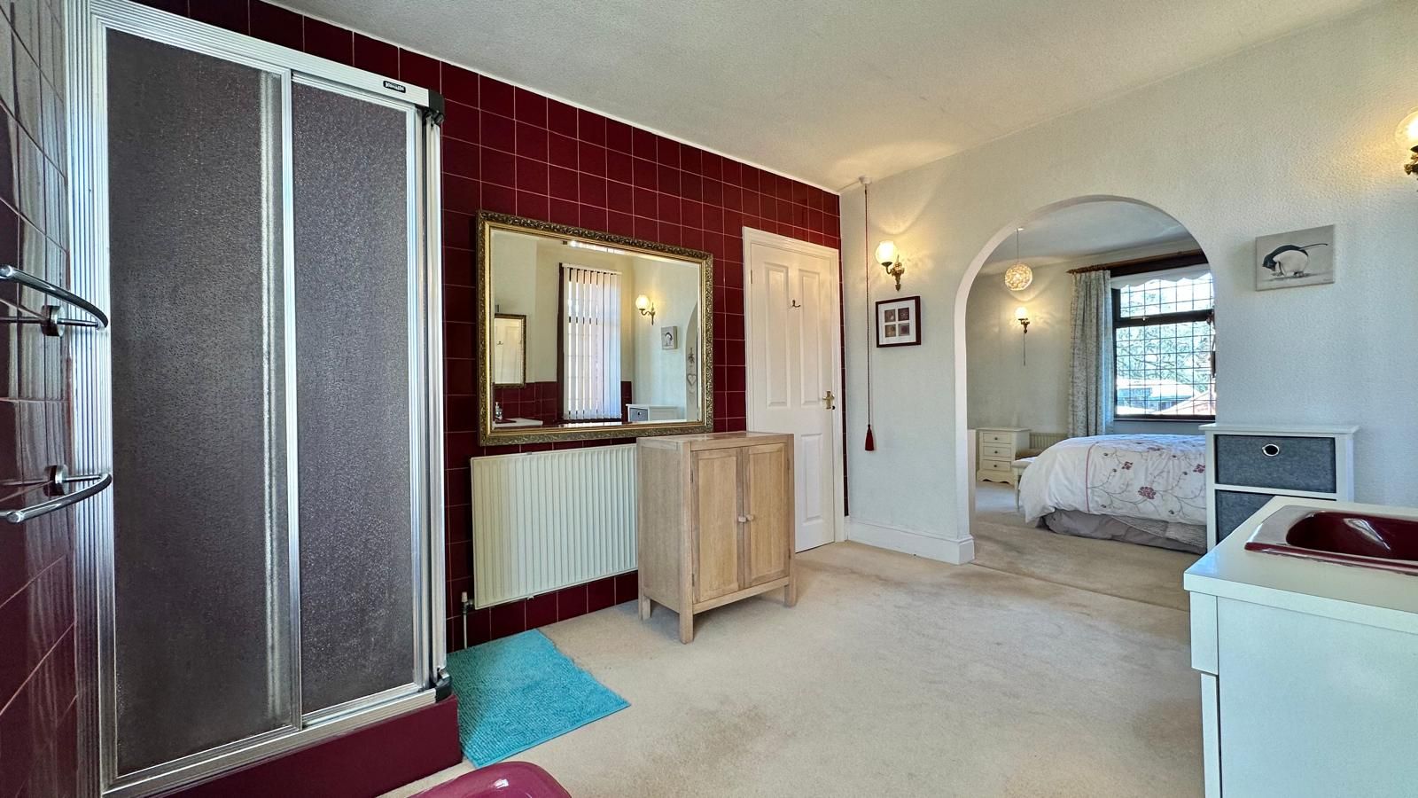 2 bedroom detached house For Sale in Kenilworth - Photograph 14.