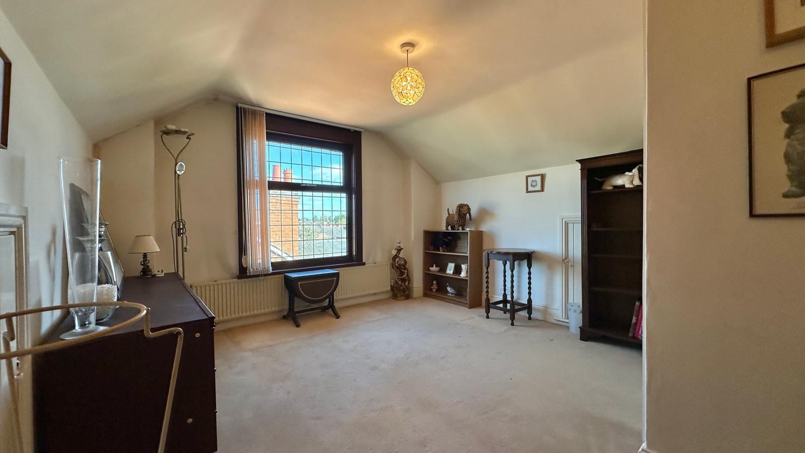 2 bedroom detached house For Sale in Kenilworth - Photograph 16.