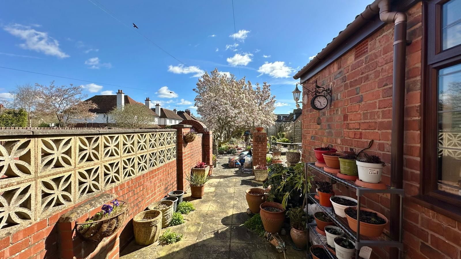 2 bedroom detached house For Sale in Kenilworth - Photograph 19.