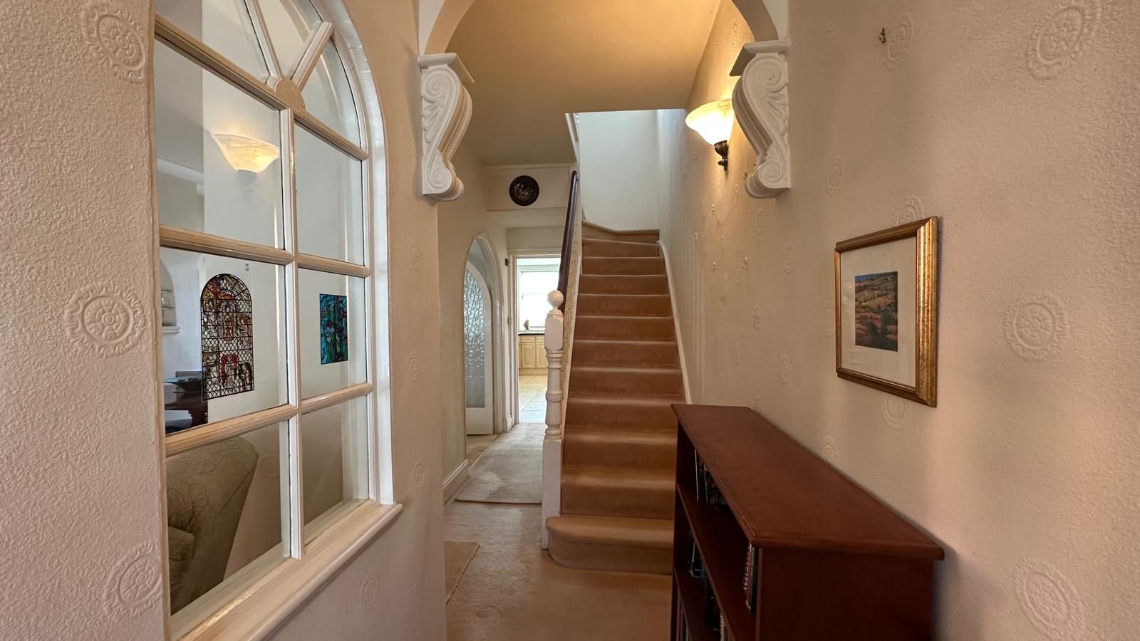 2 bedroom detached house For Sale in Kenilworth - Photograph 10.