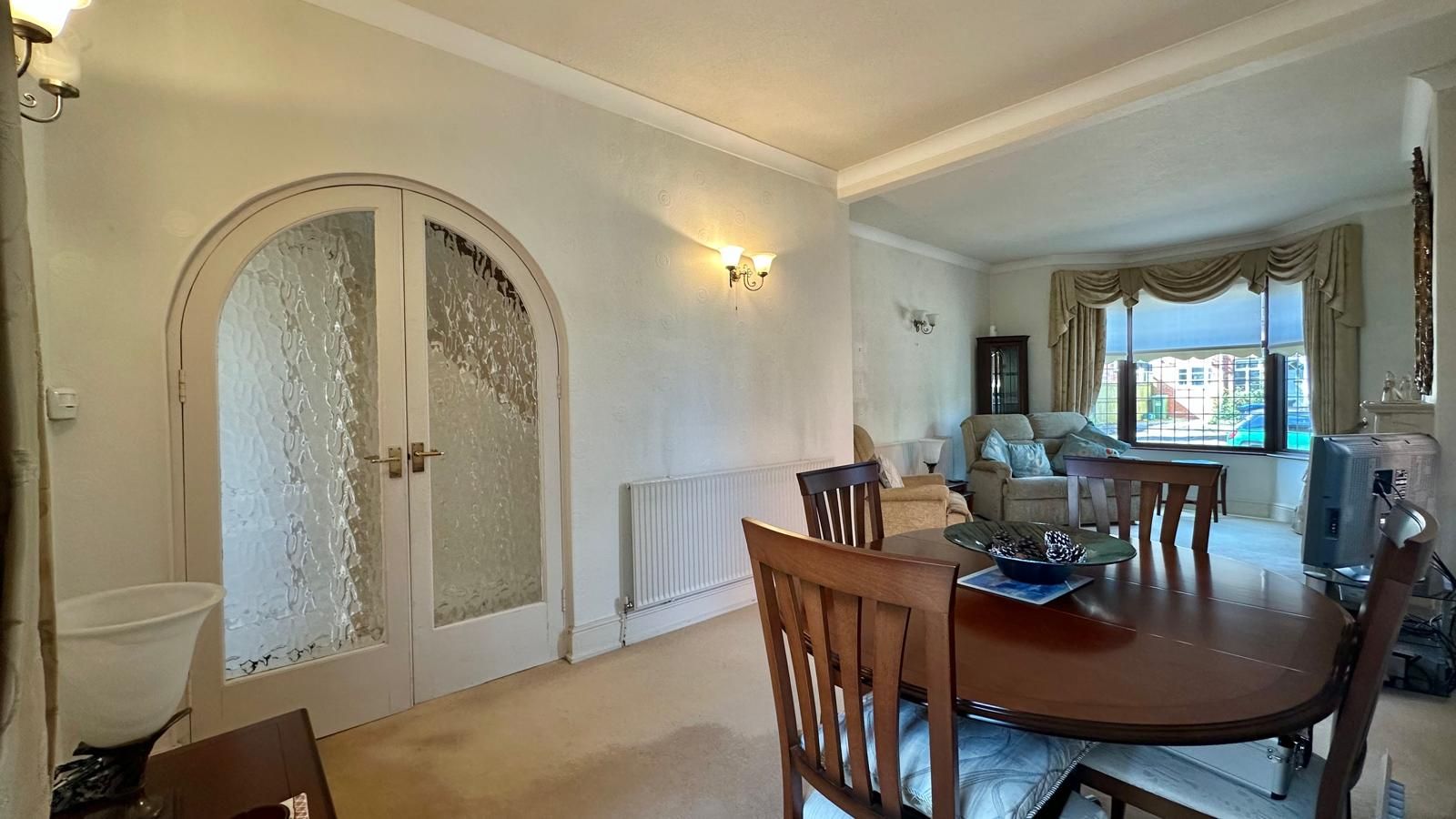 2 bedroom detached house For Sale in Kenilworth - Photograph 7.