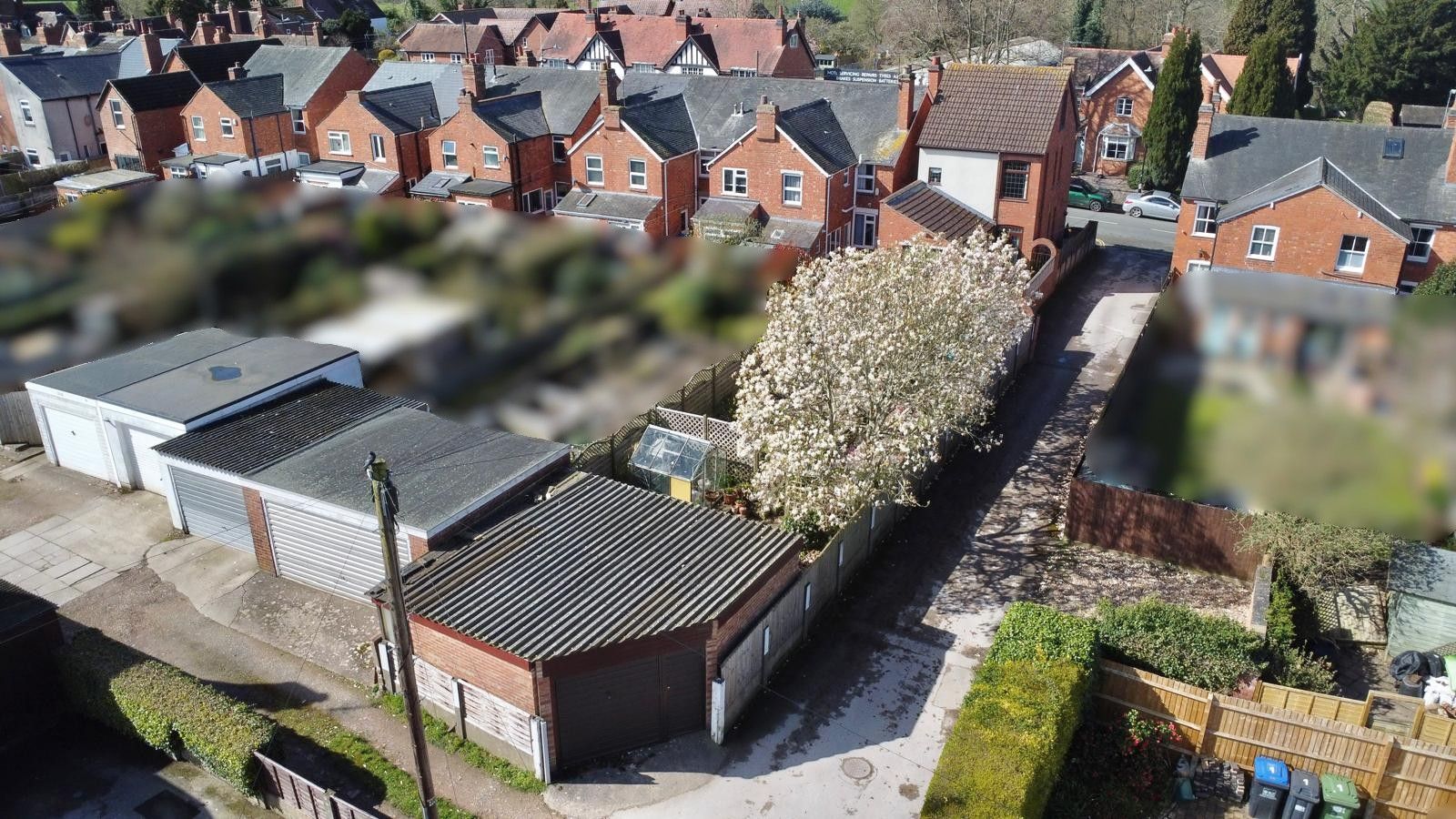 2 bedroom detached house For Sale in Kenilworth - Property photograph.