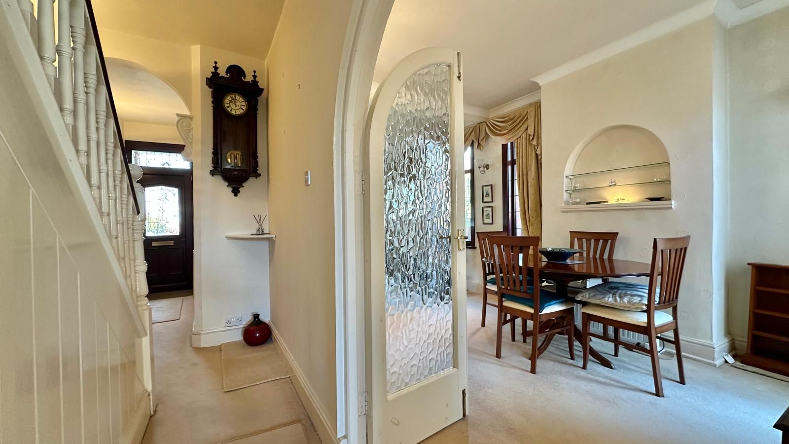 2 bedroom detached house For Sale in Kenilworth - Photograph 6.