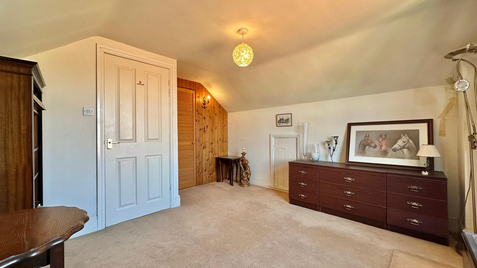 2 bedroom detached house For Sale in Kenilworth - Photograph 17.