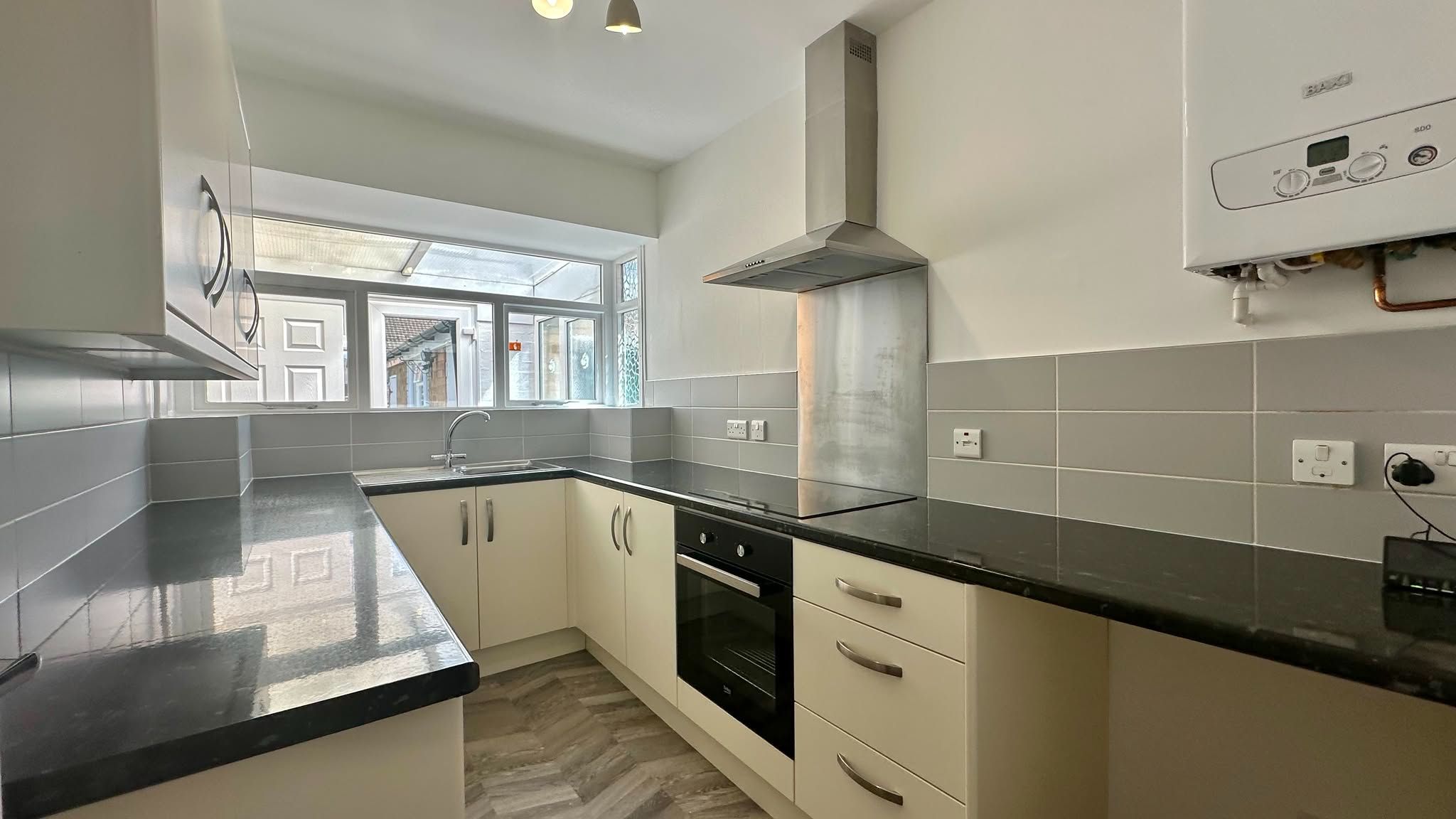 1 bedroom semi-detached bungalow To Let in Coventry - Photograph 6.