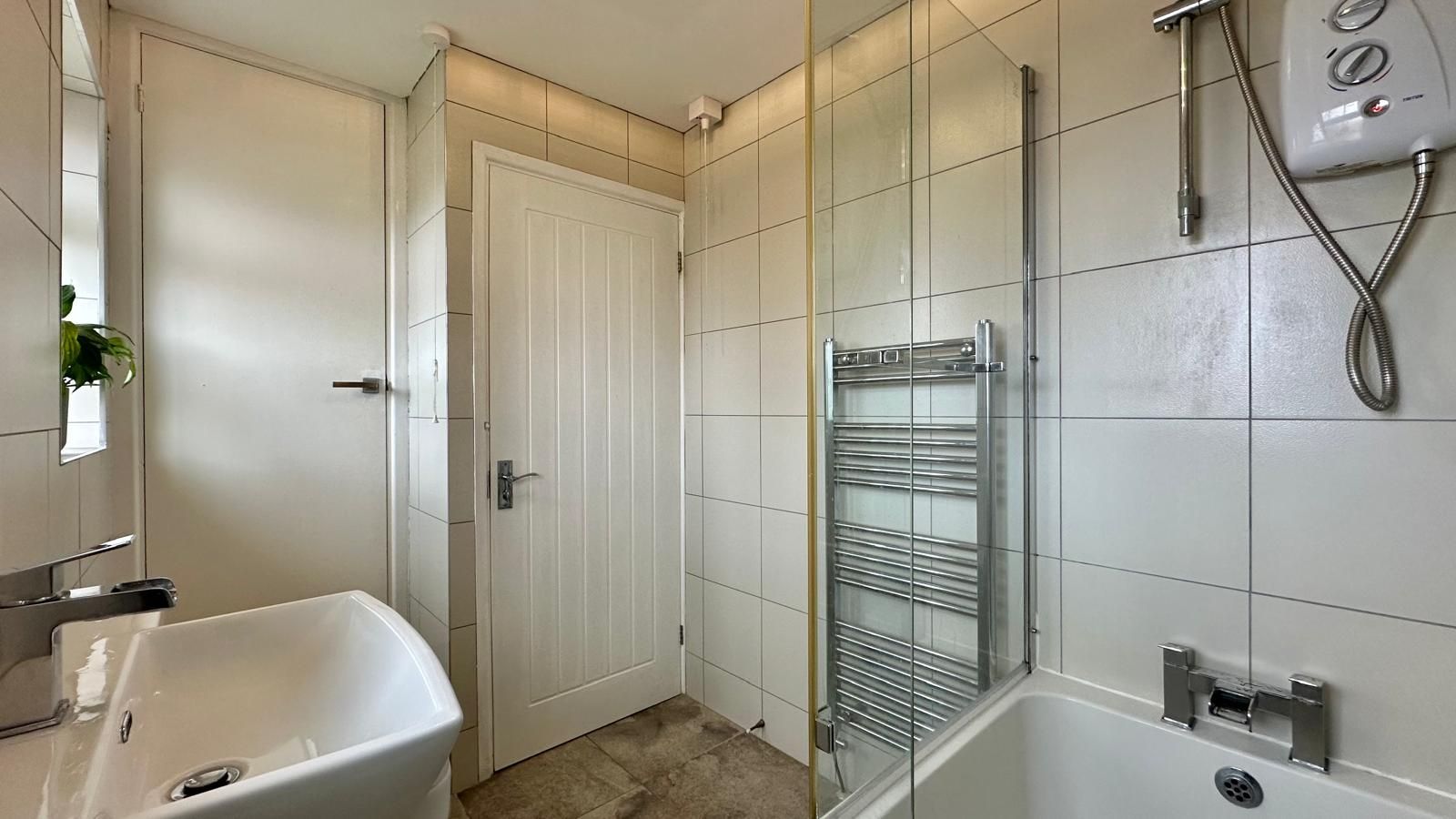 3 bedroom mid terraced house For Sale in Coventry - Photograph 17.
