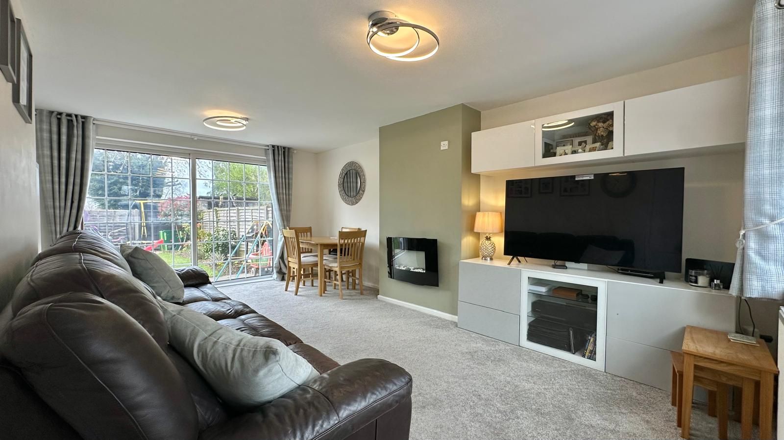 3 bedroom mid terraced house For Sale in Coventry - Photograph 6.