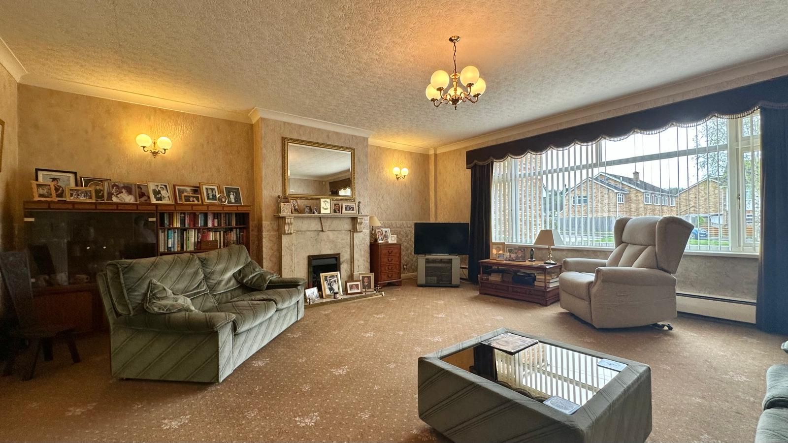 4 bedroom detached house For Sale in Coventry - Photograph 7.