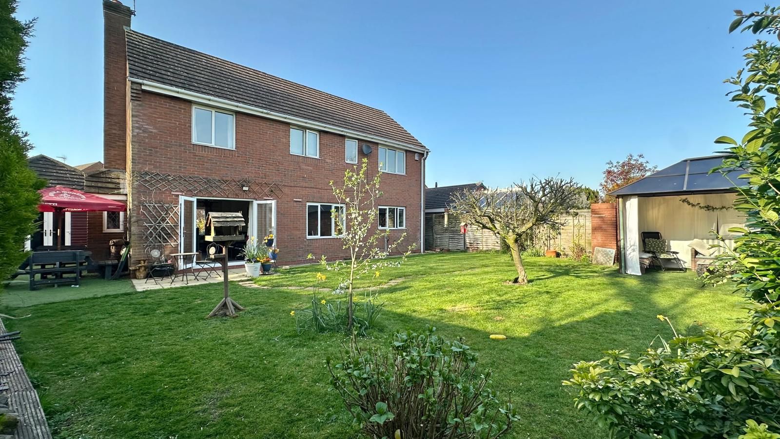 4 bedroom detached house For Sale in Coventry - Property photograph.