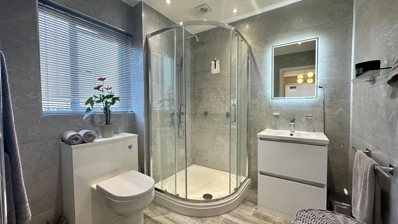 4 bedroom detached house For Sale in Coventry - Photograph 19.