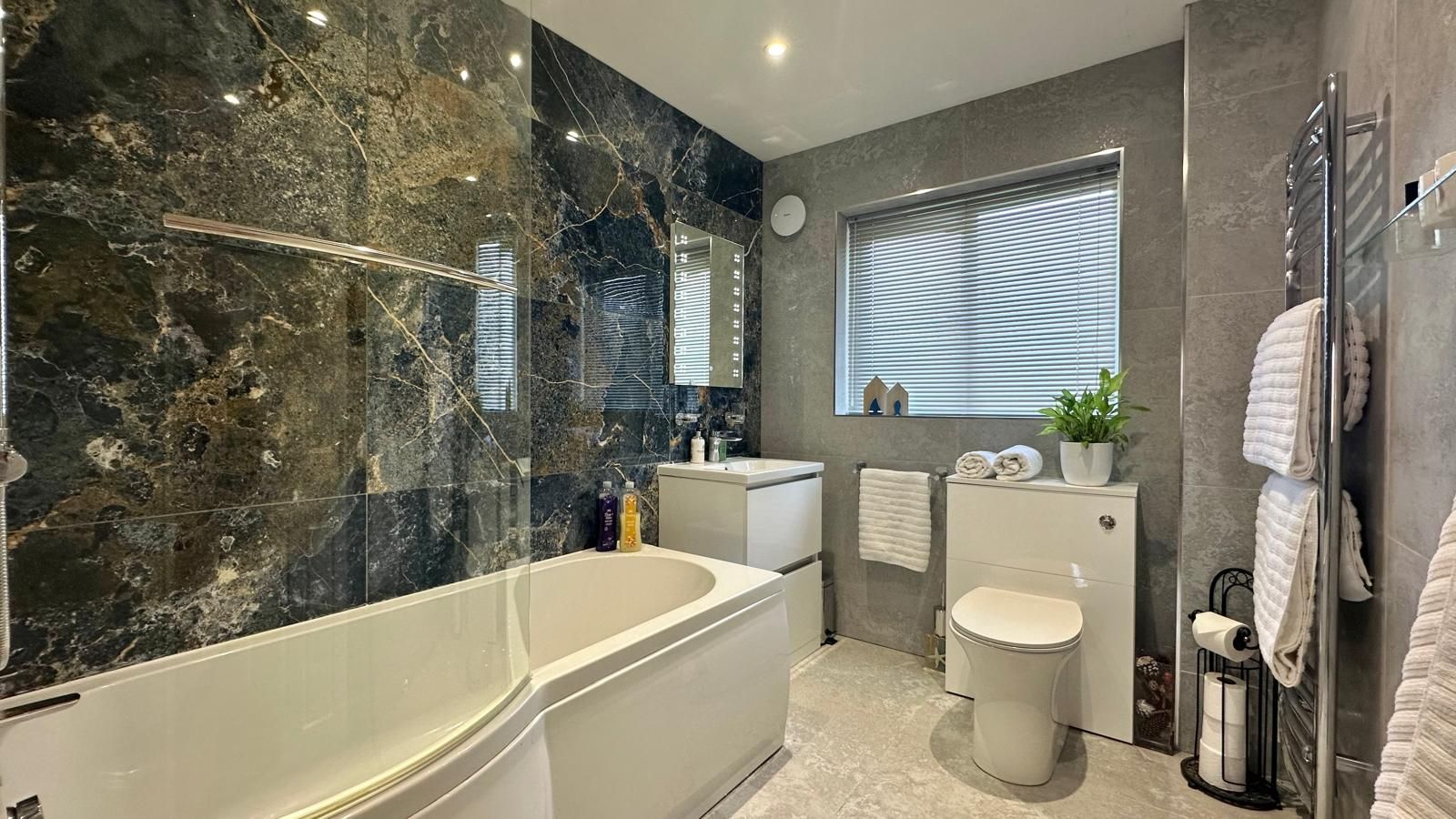 4 bedroom detached house For Sale in Coventry - Photograph 28.