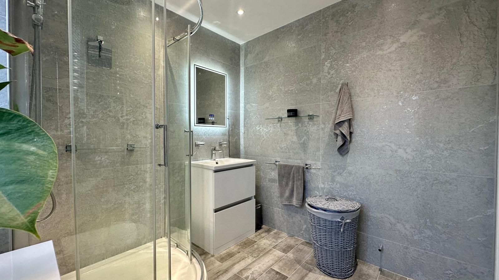 4 bedroom detached house For Sale in Coventry - Photograph 20.