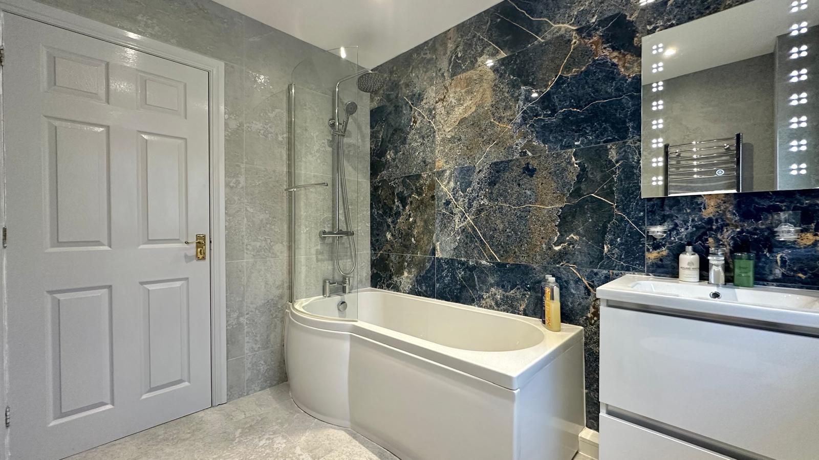 4 bedroom detached house For Sale in Coventry - Photograph 29.