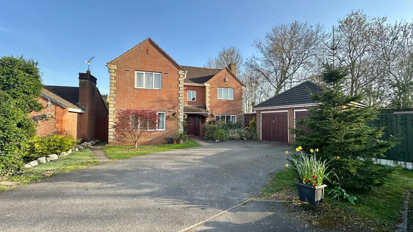 4 bedroom detached house For Sale in Coventry - Property photograph.