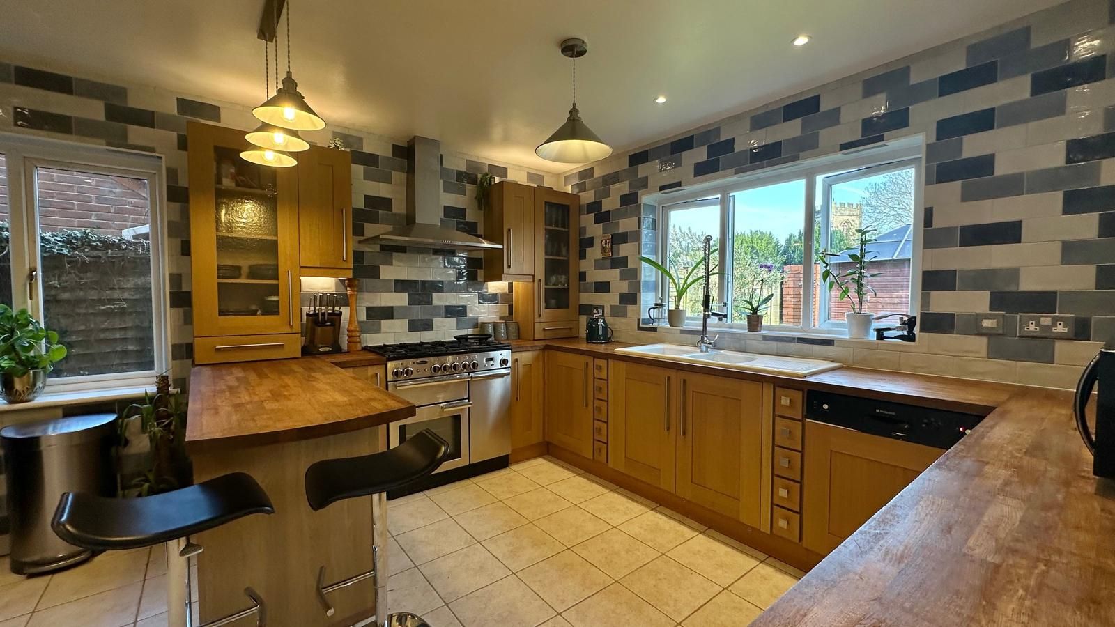 4 bedroom detached house For Sale in Coventry - Photograph 6.