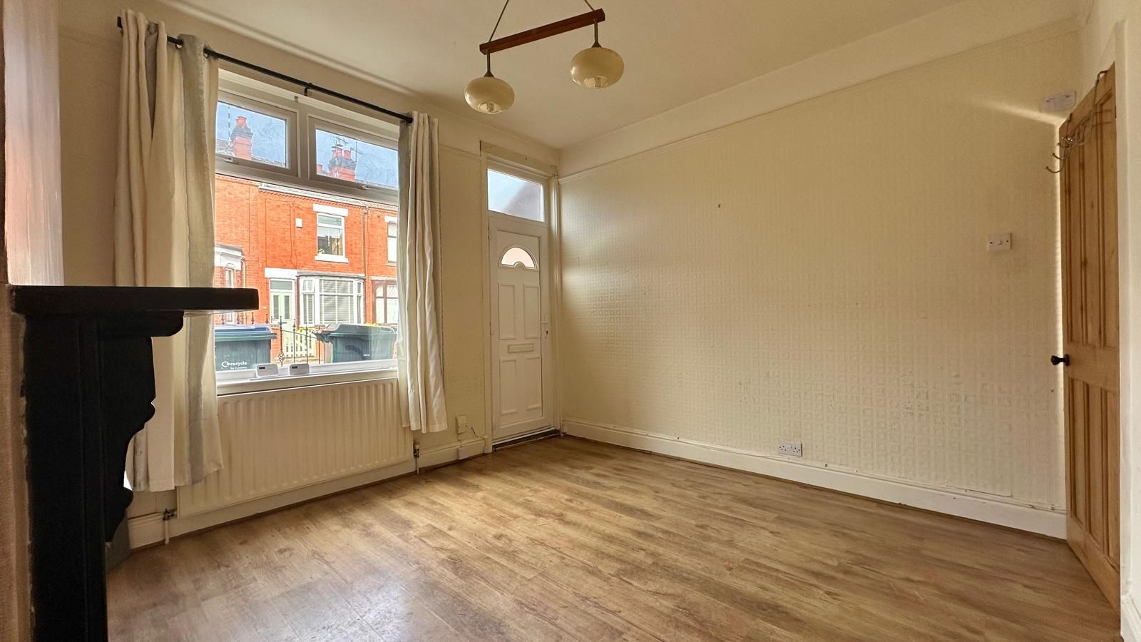2 bedroom end terraced house For Sale in Coventry - Property photograph.