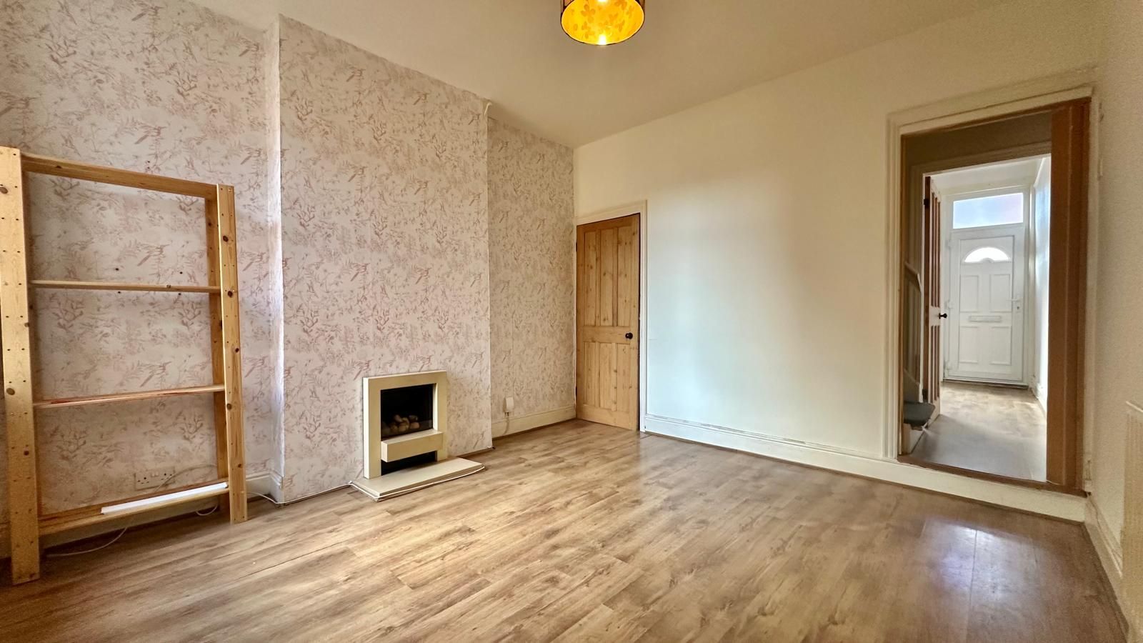 2 bedroom end terraced house For Sale in Coventry - Property photograph.