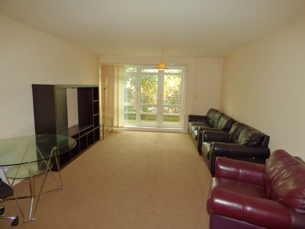 2 bedroom apartment flat/apartment Let Agreed in Coventry - Photograph 2.