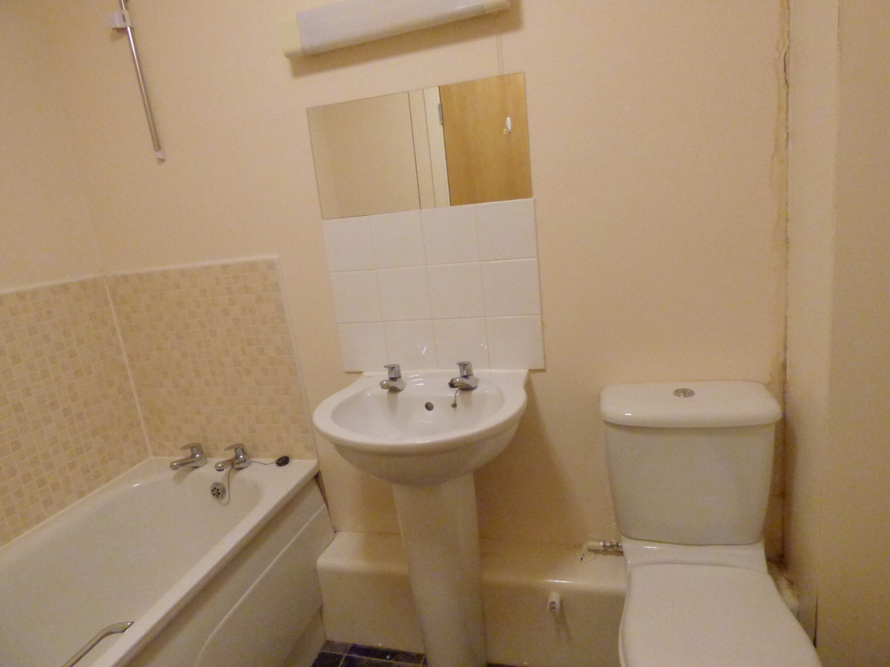 2 bedroom apartment flat/apartment Let Agreed in Coventry - Photograph 4.