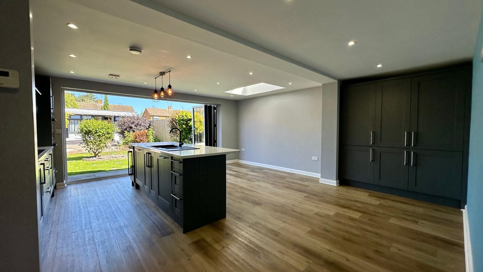 4 bedroom mid terraced house For Sale in Coventry - Photograph 6.