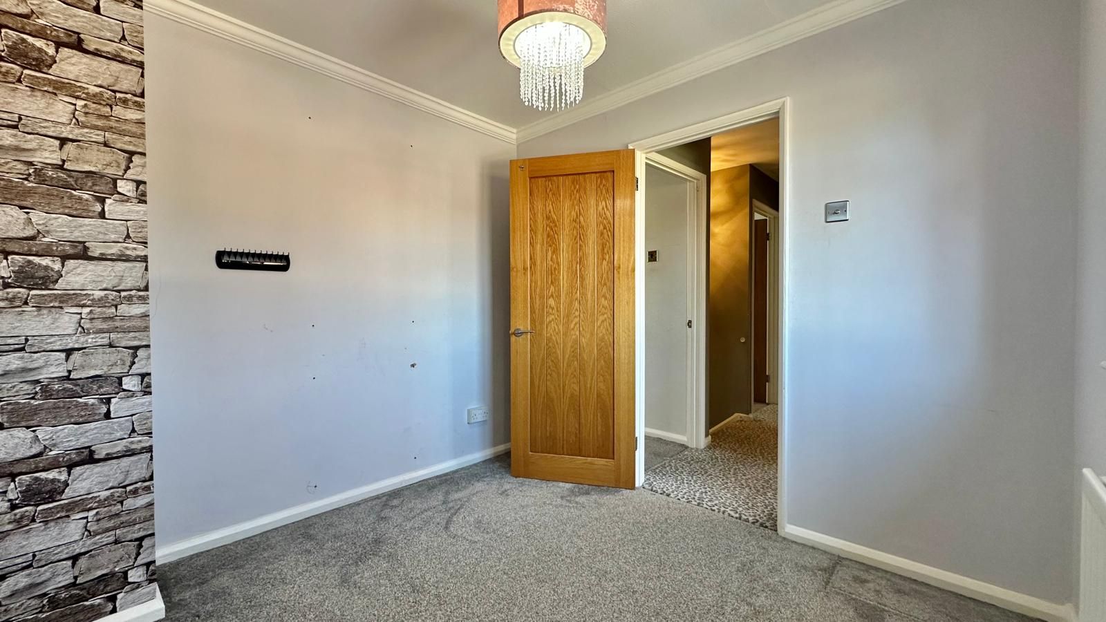 4 bedroom mid terraced house For Sale in Coventry - Photograph 21.