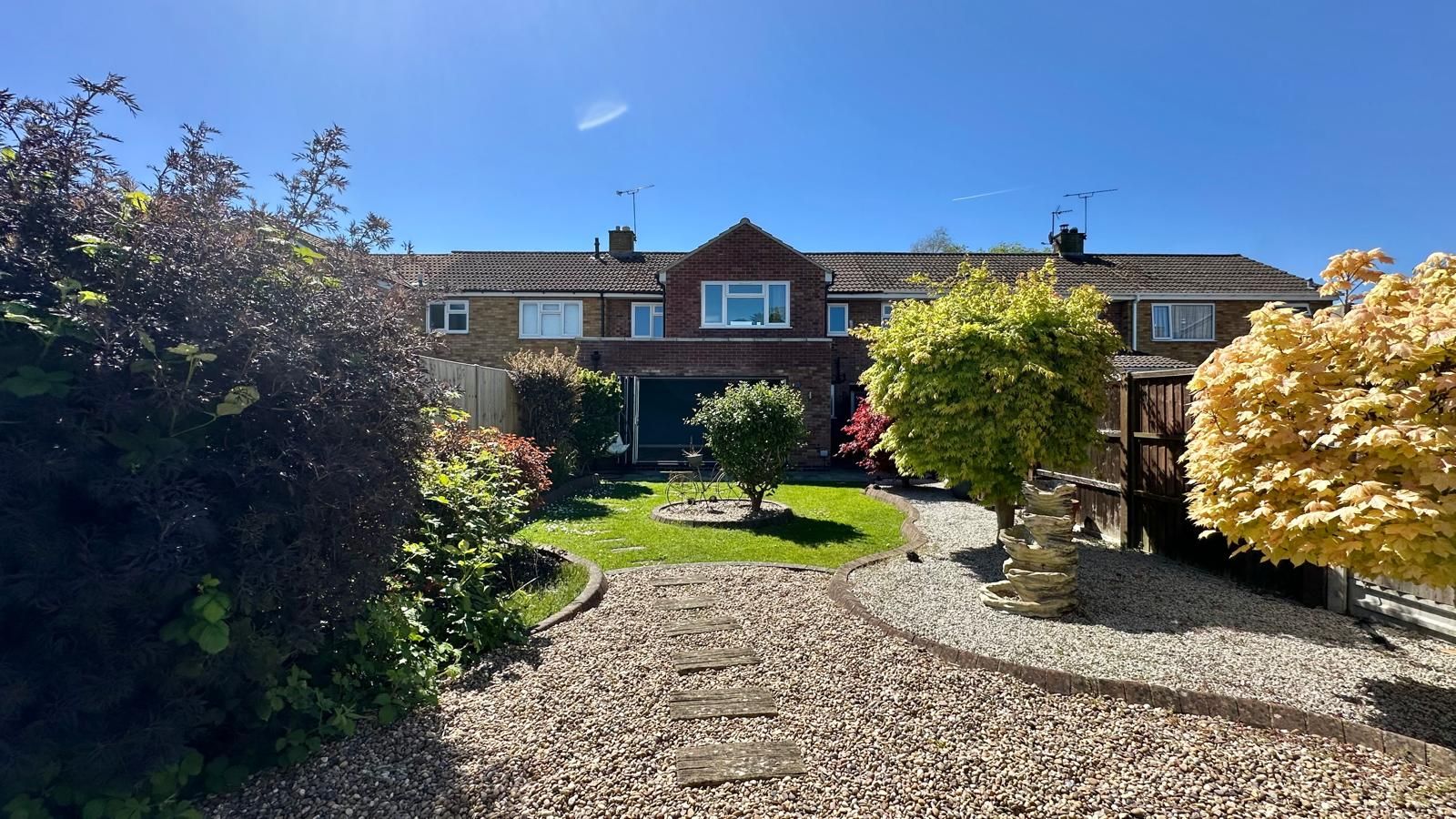 4 bedroom mid terraced house For Sale in Coventry - Photograph 27.