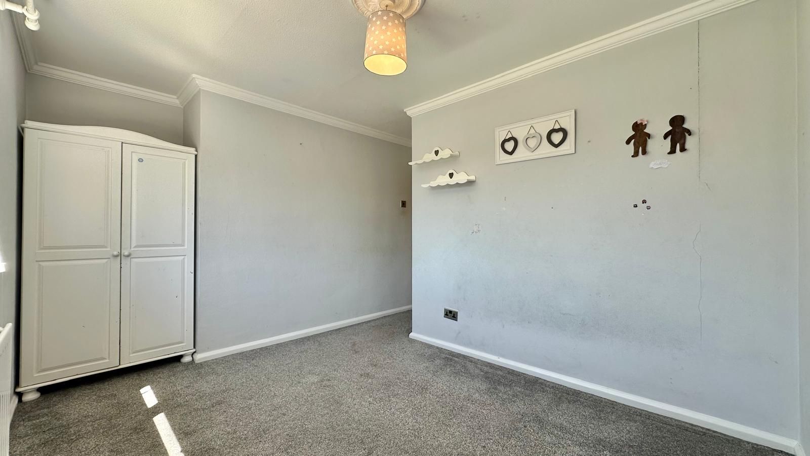 4 bedroom mid terraced house For Sale in Coventry - Photograph 17.