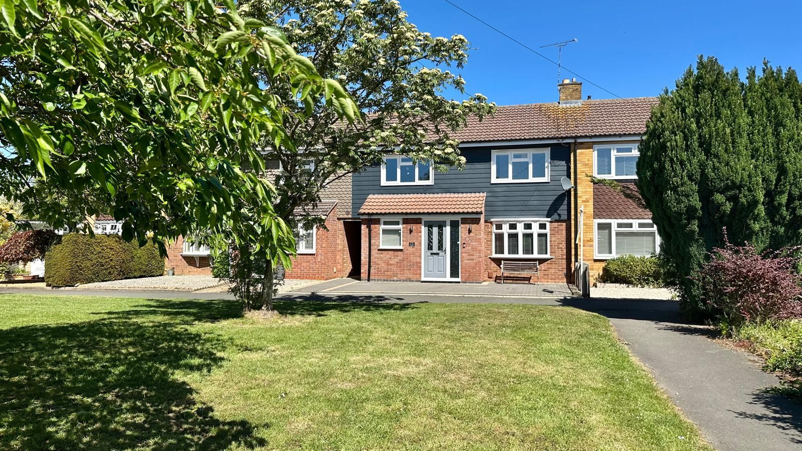 4 bedroom mid terraced house For Sale in Coventry - Photograph 1.
