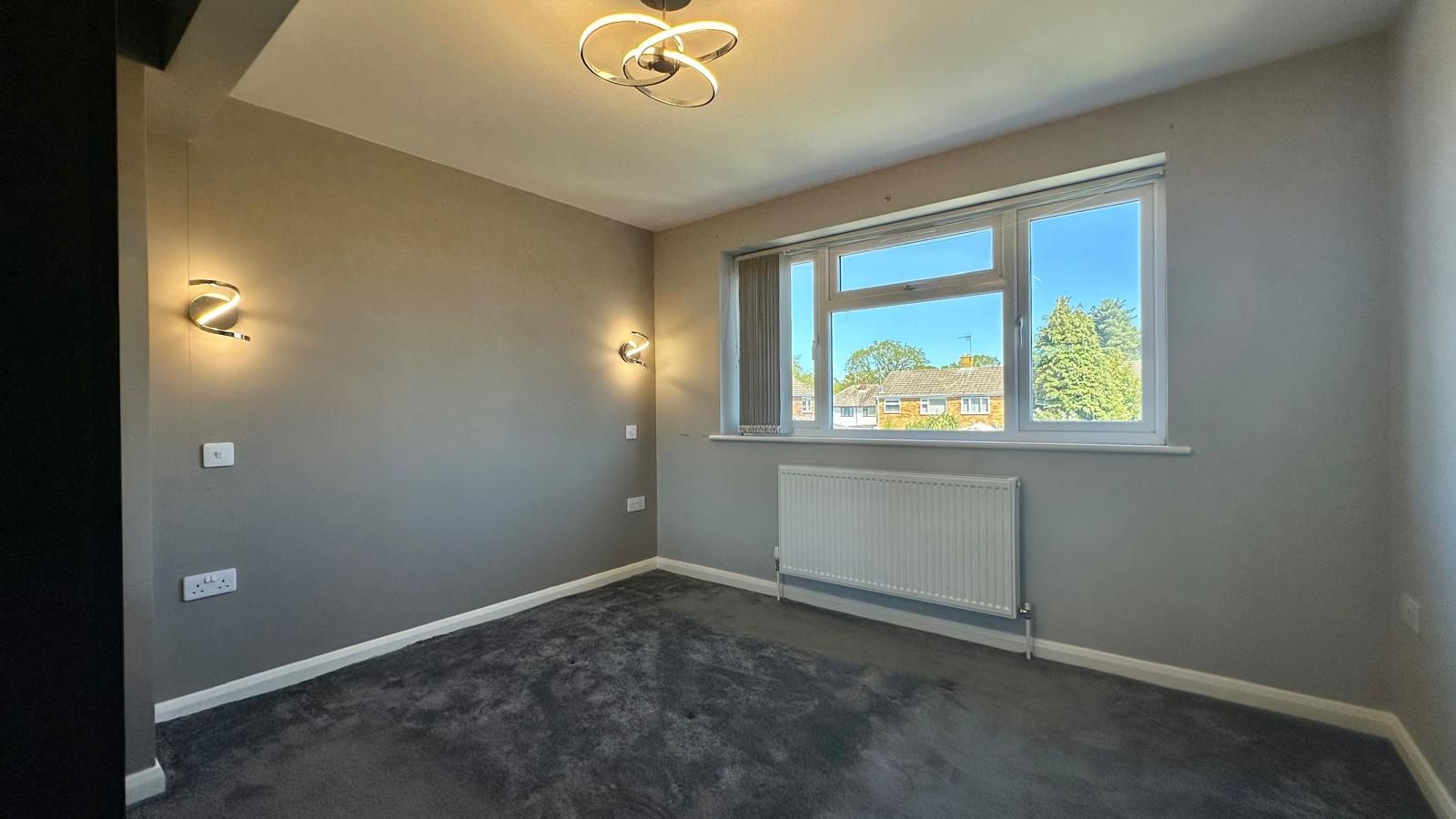 4 bedroom mid terraced house For Sale in Coventry - Photograph 18.