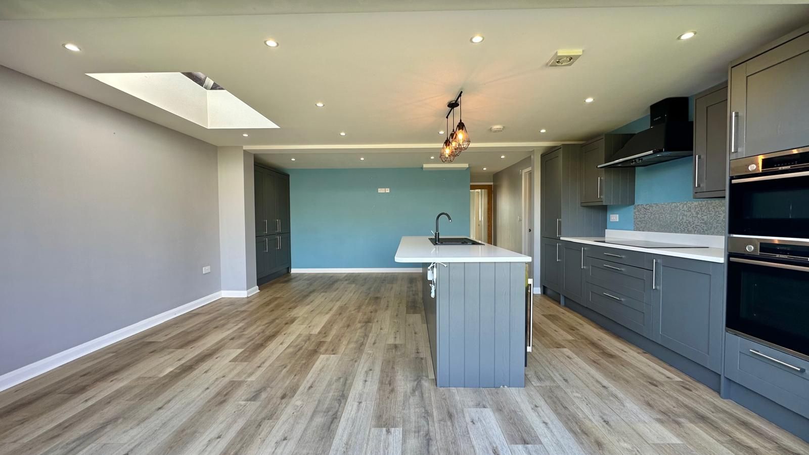 4 bedroom mid terraced house For Sale in Coventry - Photograph 4.