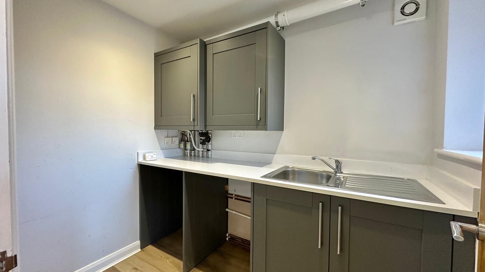 4 bedroom mid terraced house For Sale in Coventry - Photograph 7.