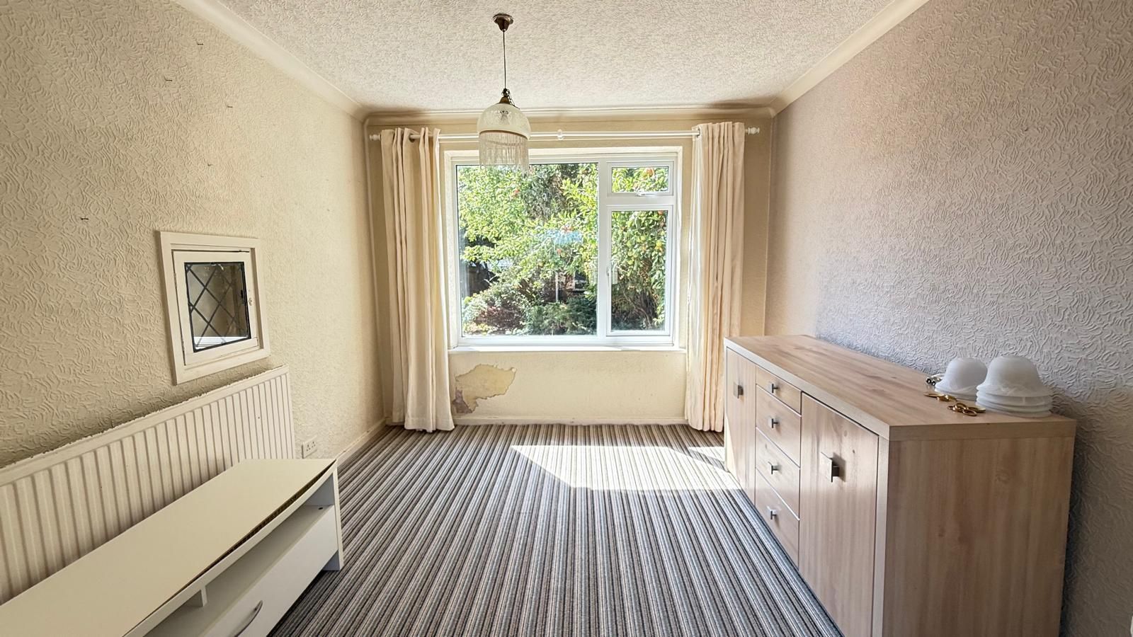 5 bedroom detached house For Sale in Coventry - photograph 4