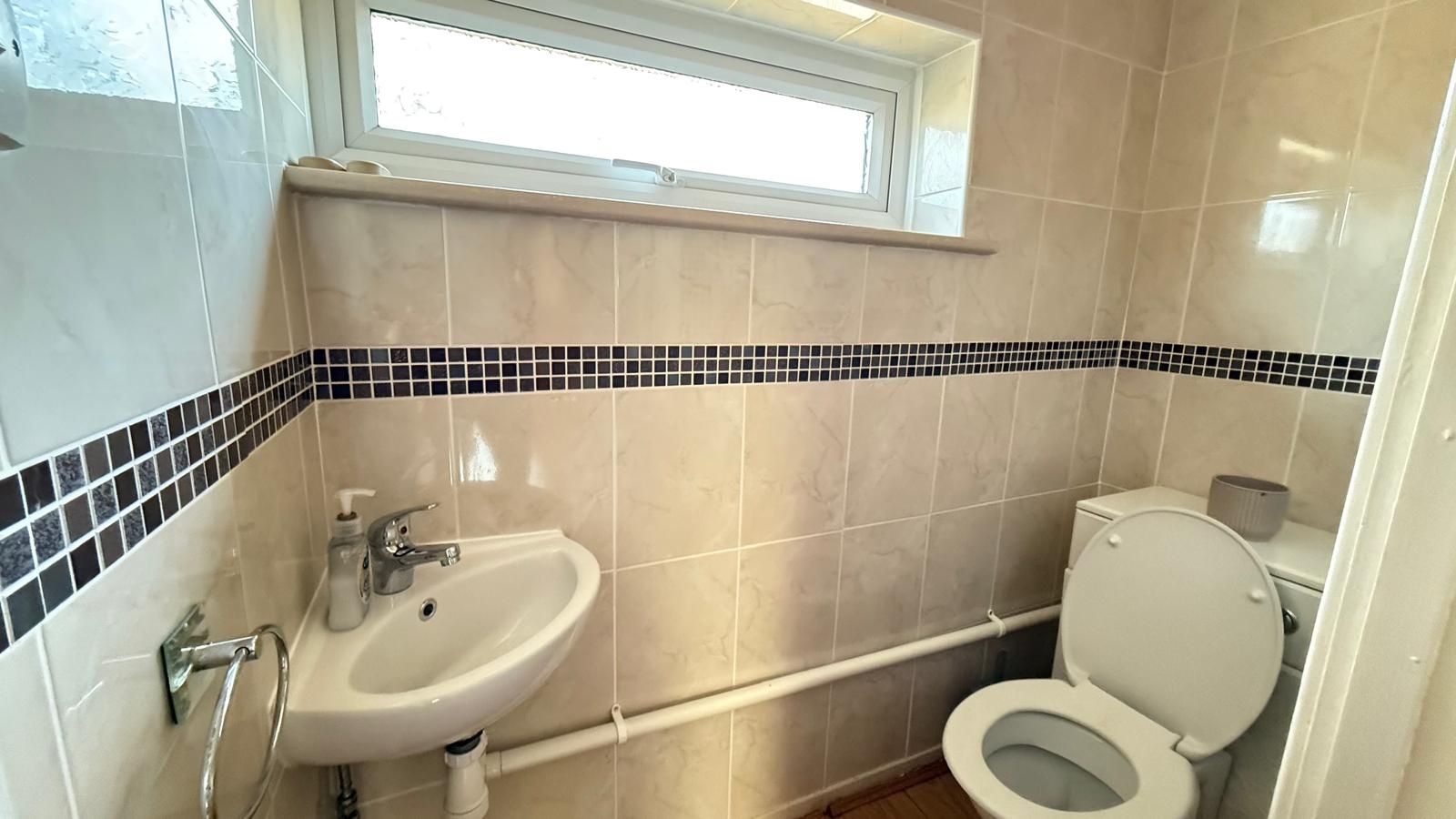 5 bedroom detached house For Sale in Coventry - photograph 9