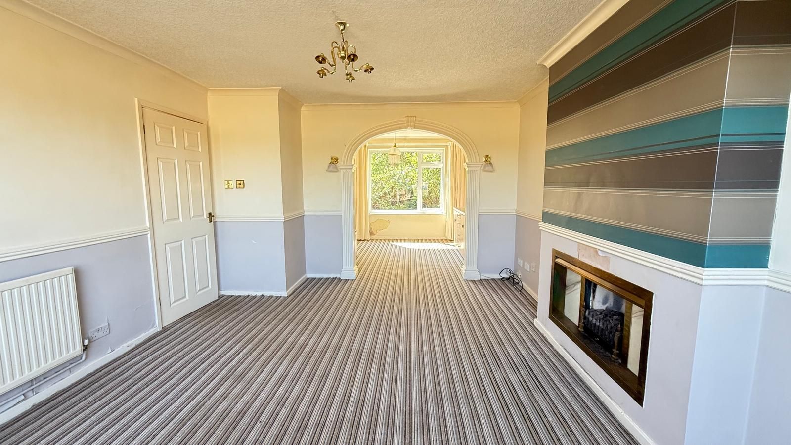 5 bedroom detached house For Sale in Coventry - photograph 3
