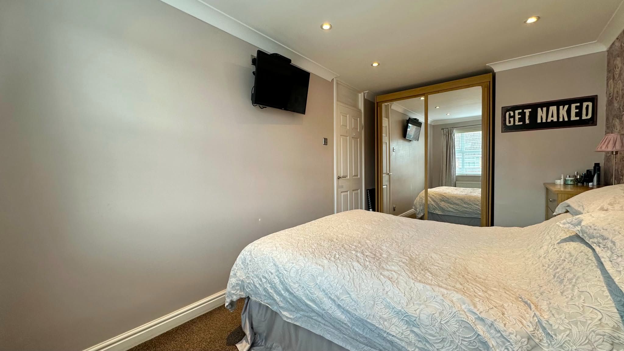 3 bedroom link detached house For Sale in Coventry - Photograph 13.