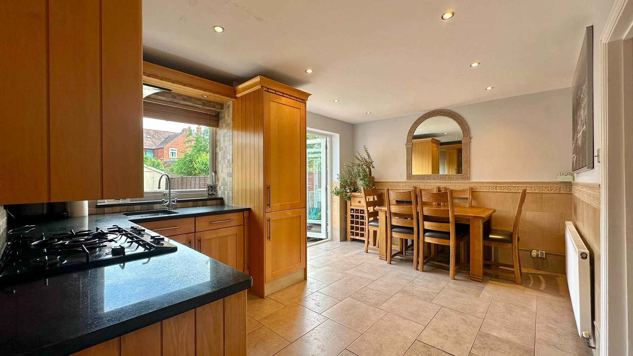 3 bedroom link detached house For Sale in Coventry - Photograph 3.