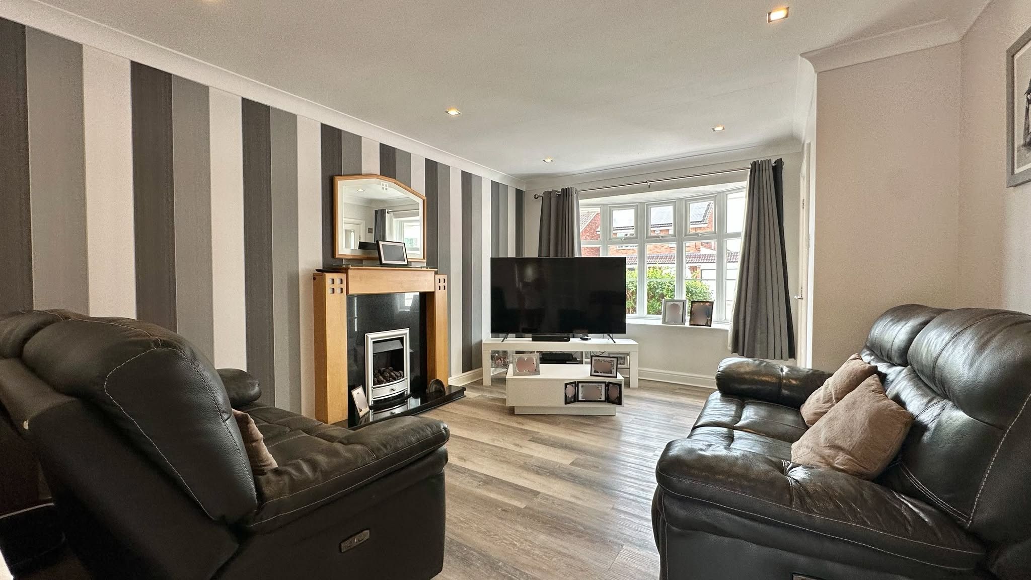 3 bedroom link detached house For Sale in Coventry - Photograph 9.