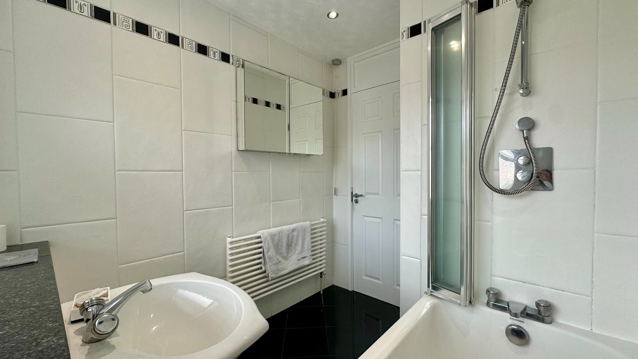 3 bedroom link detached house For Sale in Coventry - Photograph 18.