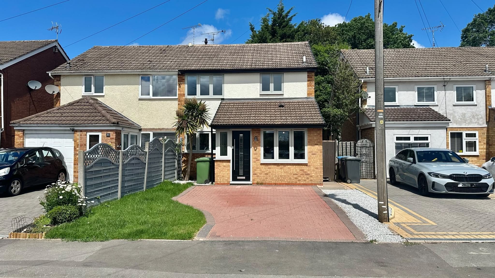 3 bedroom semi-detached house For Sale in Coventry - Photograph 1.