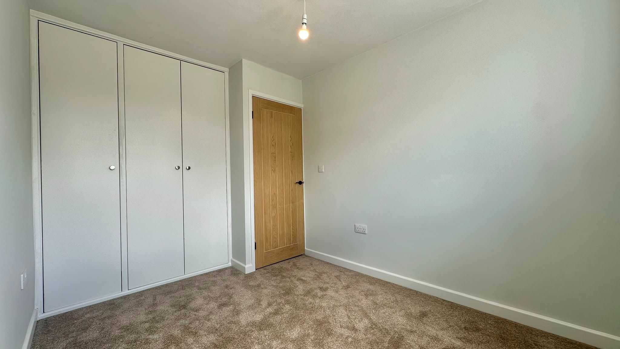 3 bedroom semi-detached house For Sale in Coventry - Photograph 19.
