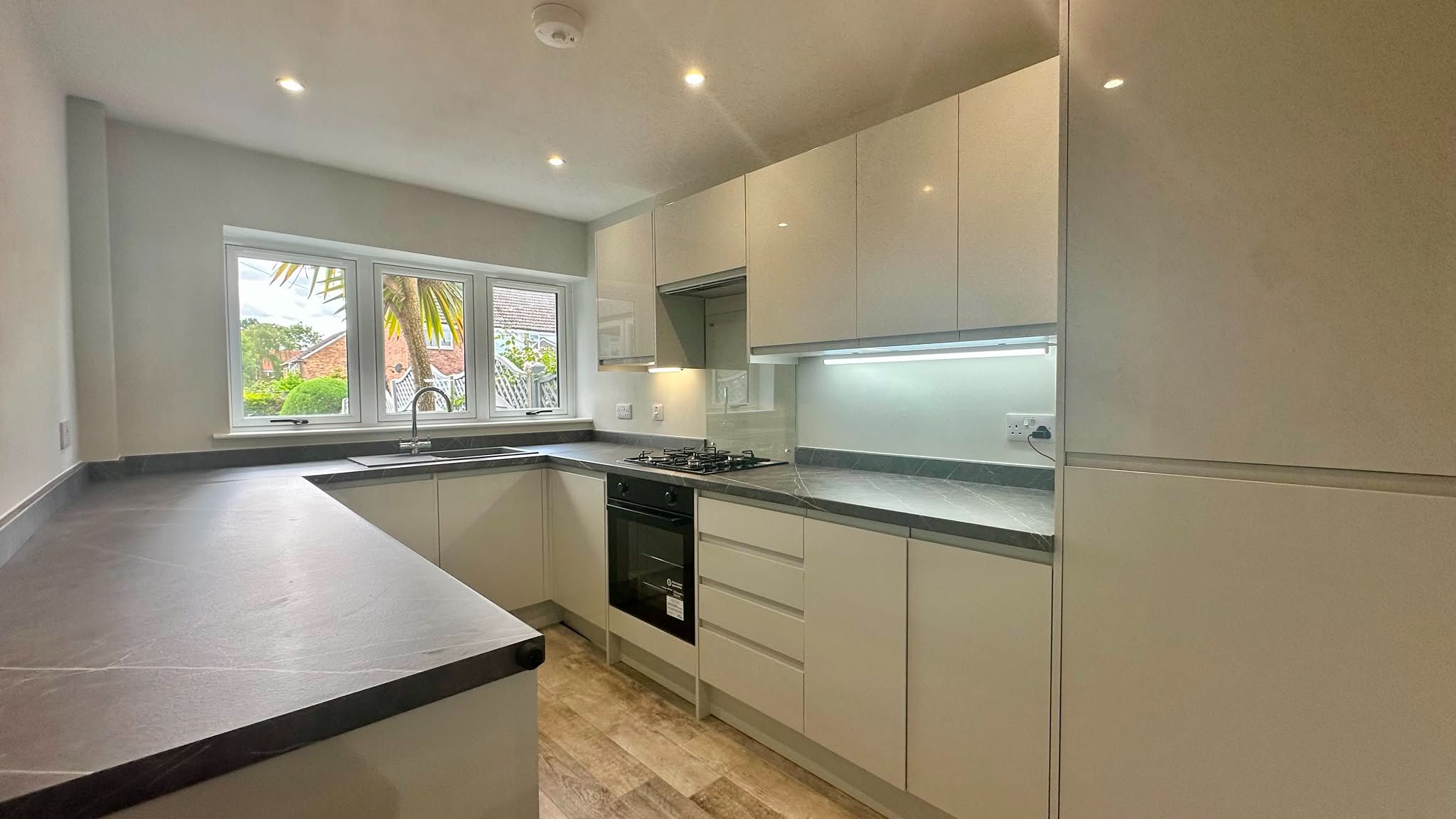 3 bedroom semi-detached house For Sale in Coventry - Photograph 3.