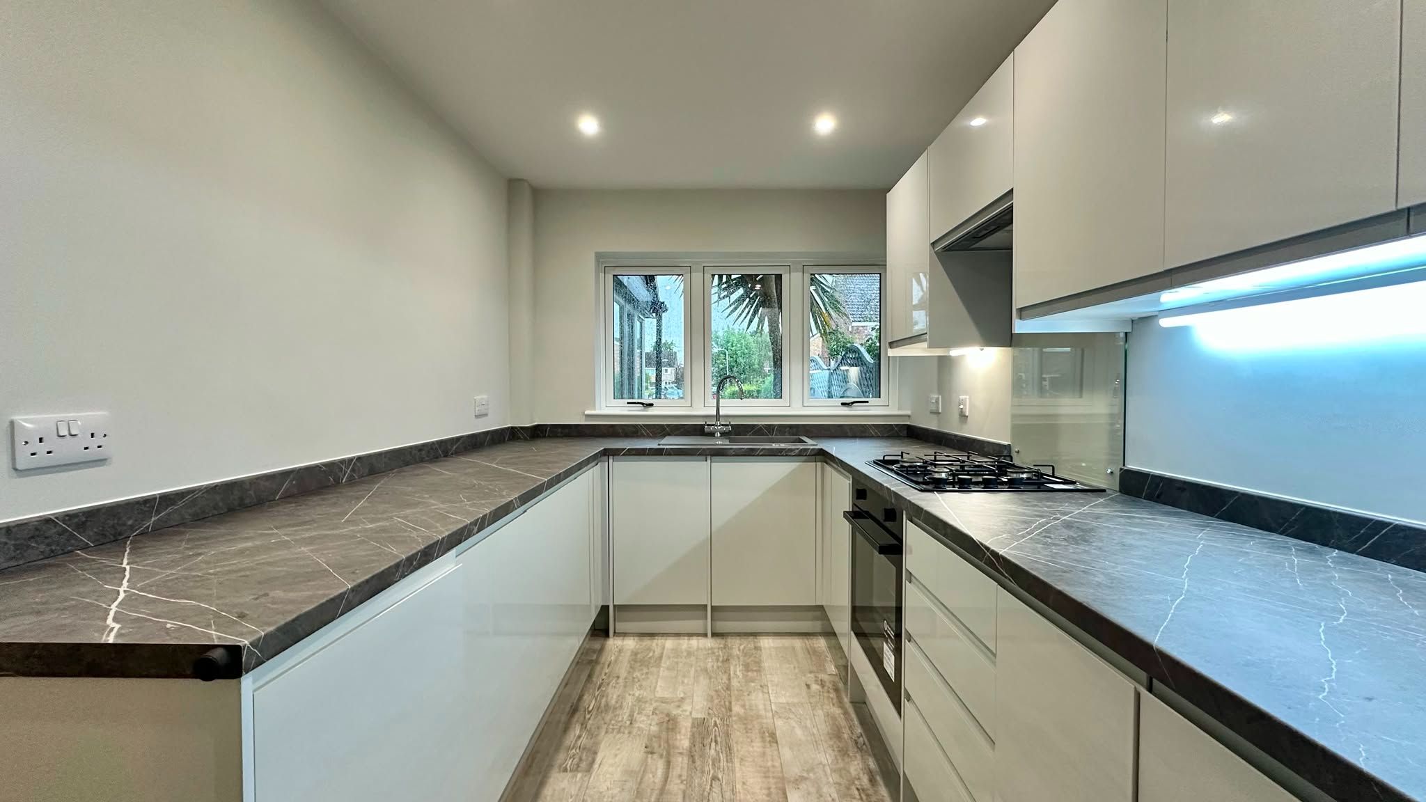 3 bedroom semi-detached house For Sale in Coventry - Photograph 4.