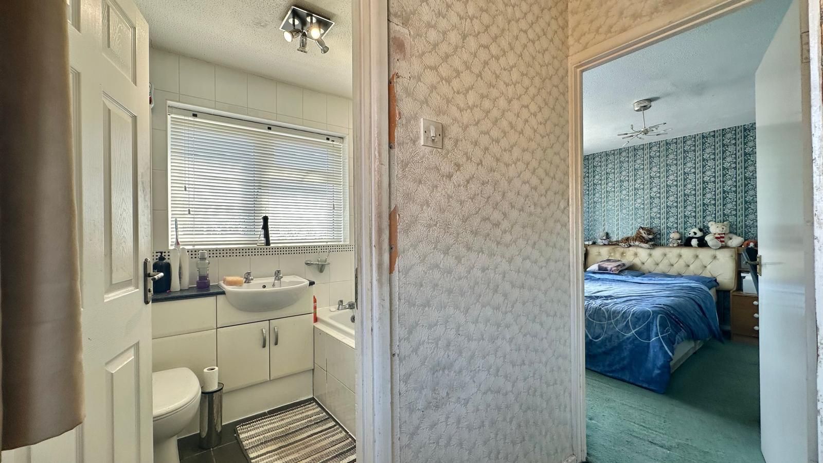 2 bedroom semi-detached house For Sale in Coventry - Photograph 15.