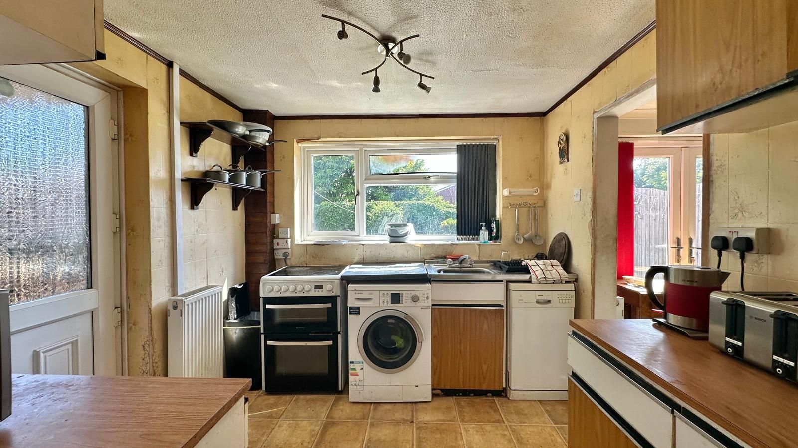 2 bedroom semi-detached house For Sale in Coventry - Photograph 7.