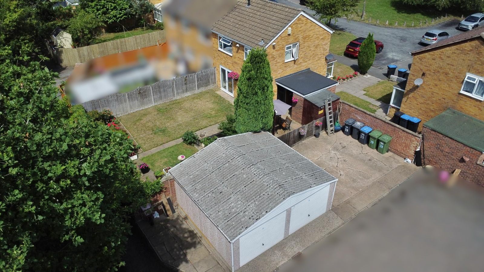 2 bedroom semi-detached house For Sale in Coventry - Photograph 2.